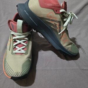 Nike Women Red and Green GORE-TEX Athletic Shoes